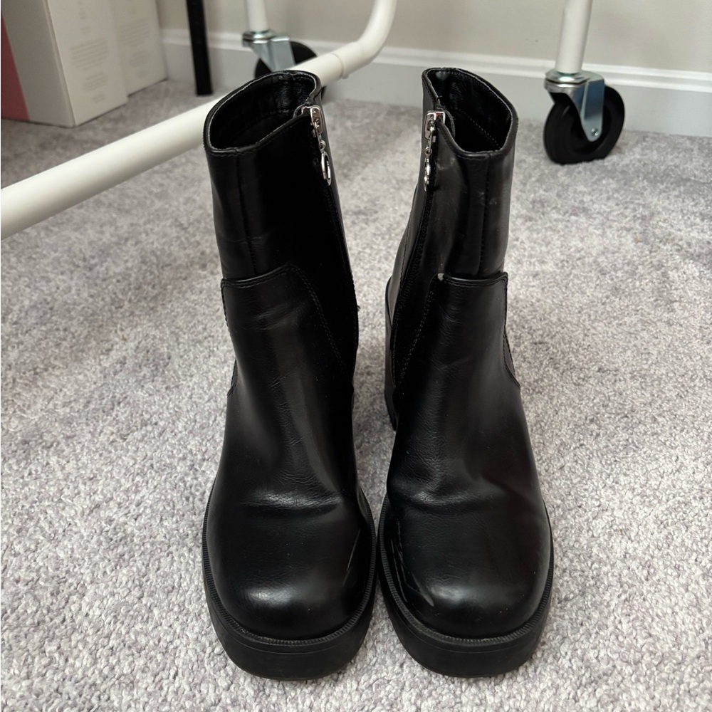 DIRTY LAUNDRY BLACK LEATHER BOOTIES - Picture 1 of 6